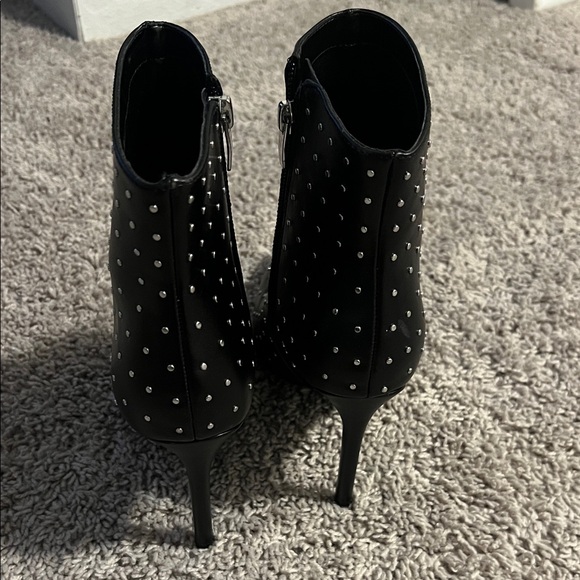 Nine West Black Stud Ankle Boot 8M - Picture 4 of 8